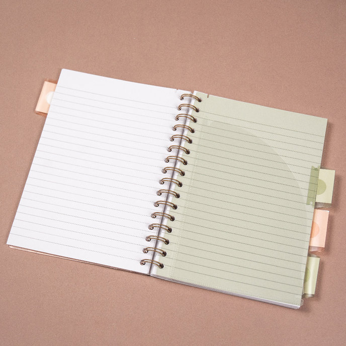 1546-0332 Spiral notepad A5 with dividers XOXO